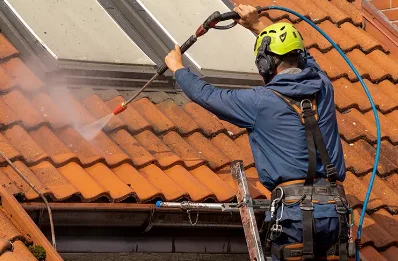 Démoussage et hydrofuge de toiture à Avéron-Bergelle