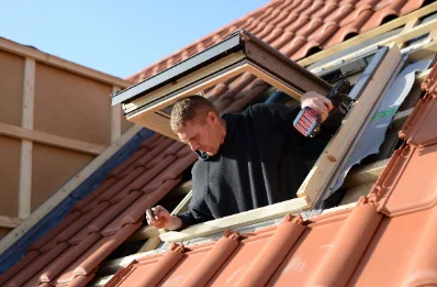 Pose de fenêtres de toit Velux à Avéron-Bergelle